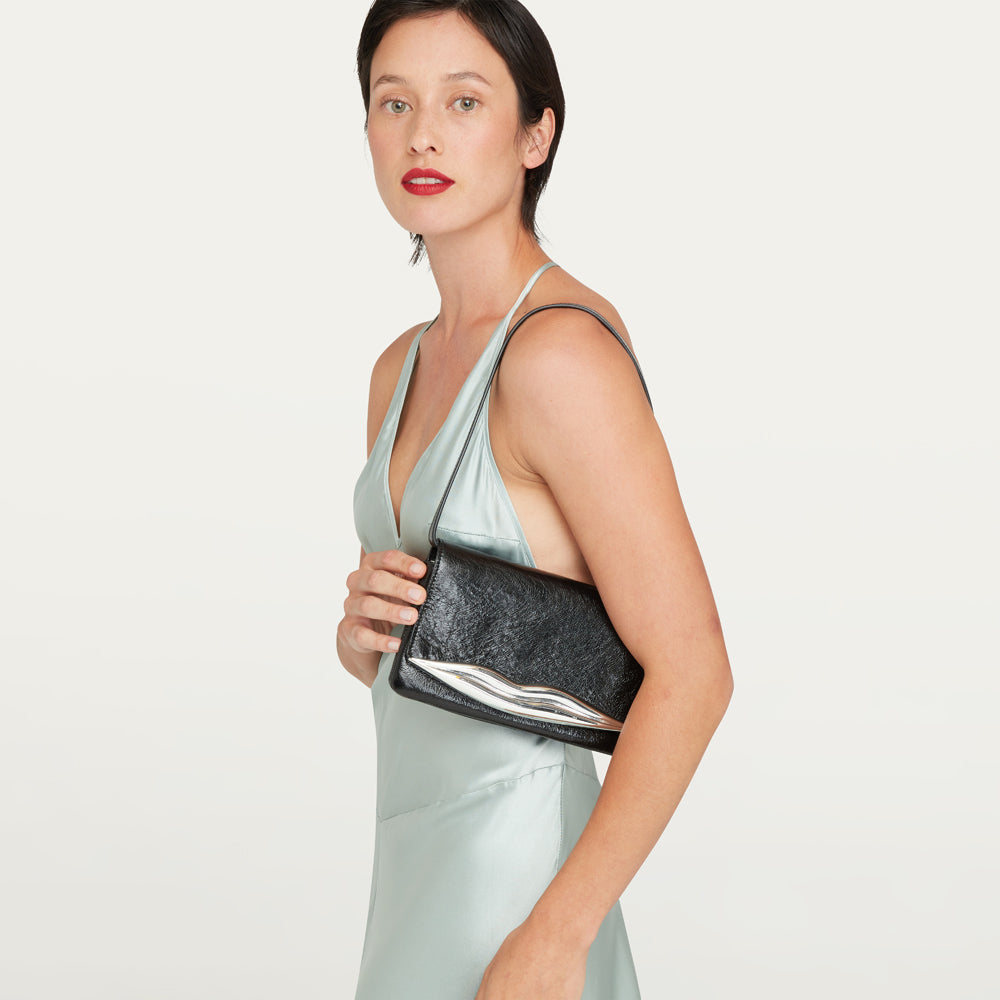【ルルギネス】リップクラッチ　蛇革 Black Leather Surrealist Lips Clutch | Lulu Guinness