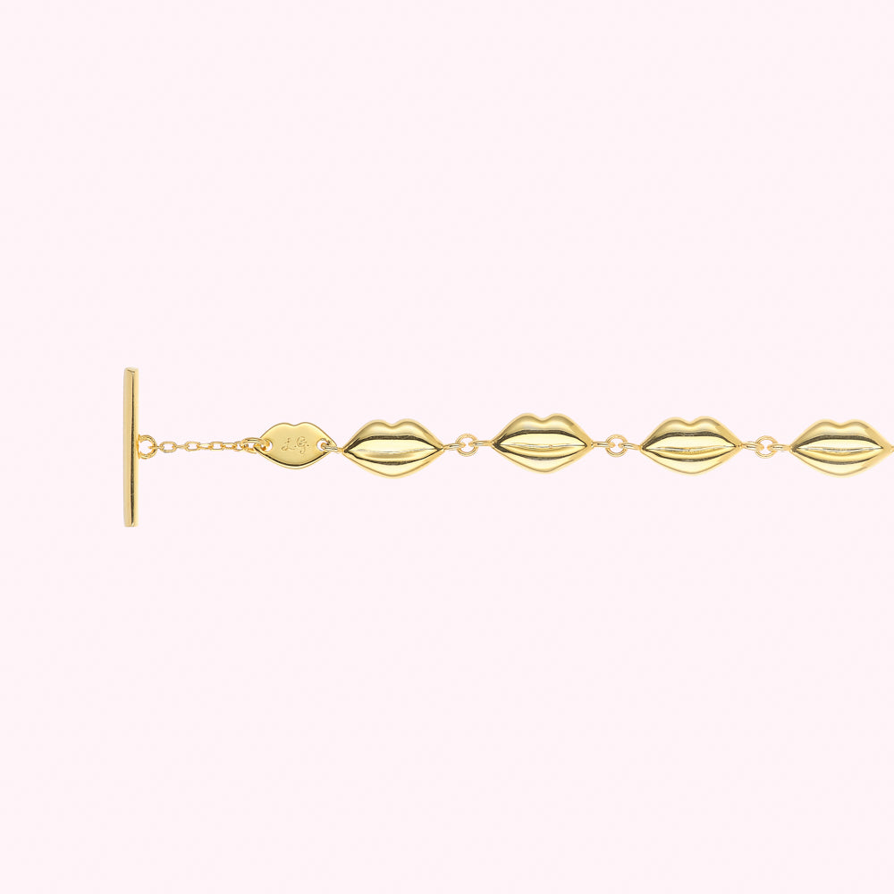 Gold lip-shaped bracelet with a toggle clasp.
