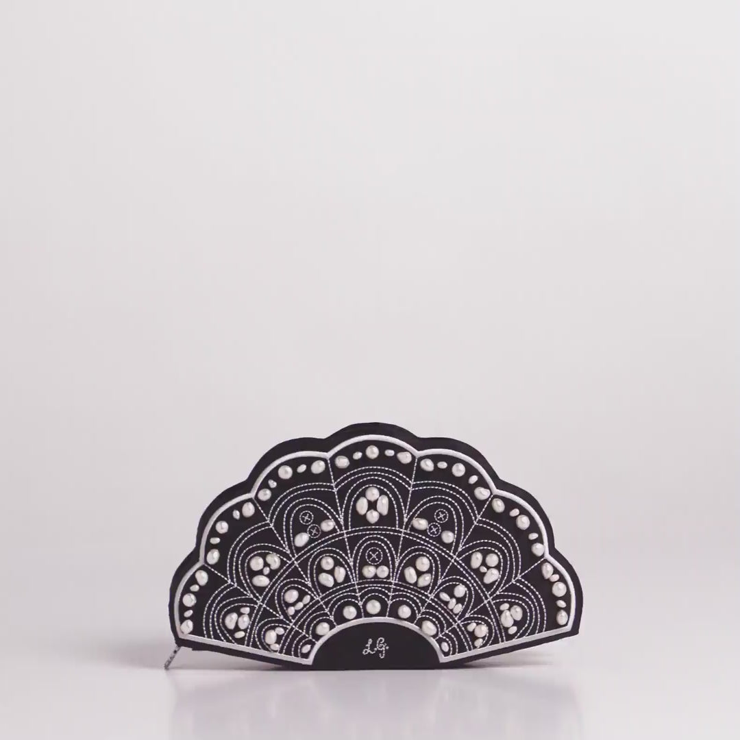 360-degree turntable video showing the full dimensions and angles of the bag. The video is silent and provides a complete visual overview.