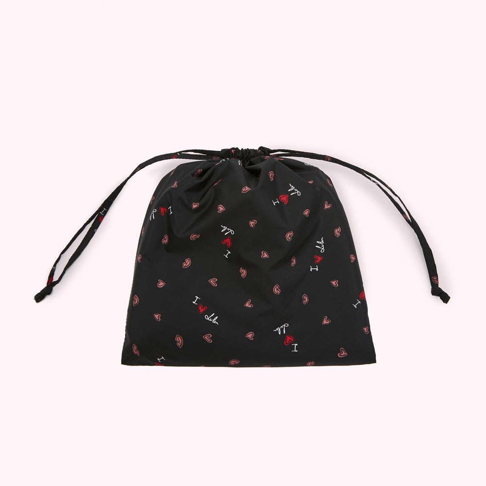 Black drawstring bag with a repeating pattern of red hearts and "I love Lulu" text.